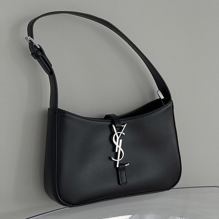 Saint Laurent Le 5 à 7 smooth leather shoulder bag